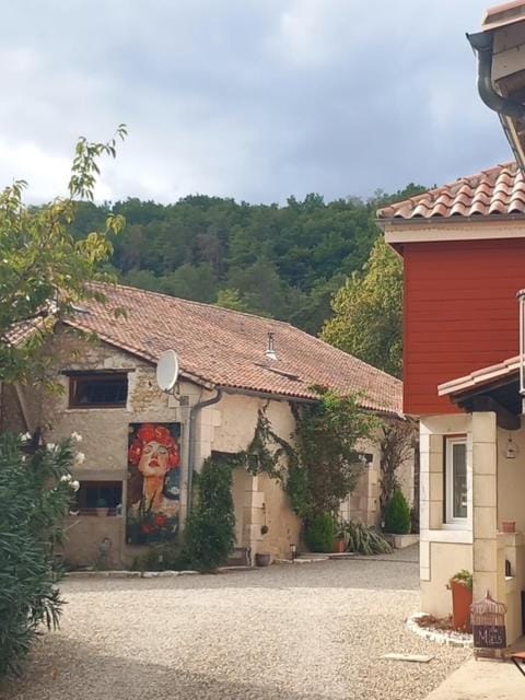Les Gîtes de La Treille House in Nouvelle-Aquitaine