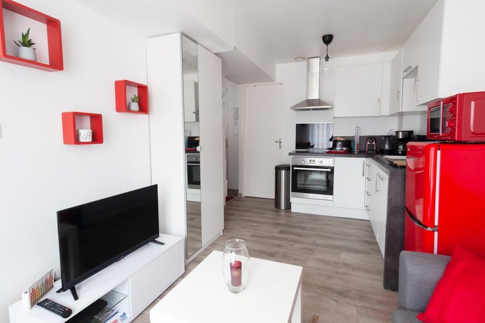 TV and multimedia, Kitchen or kitchenette, Living room