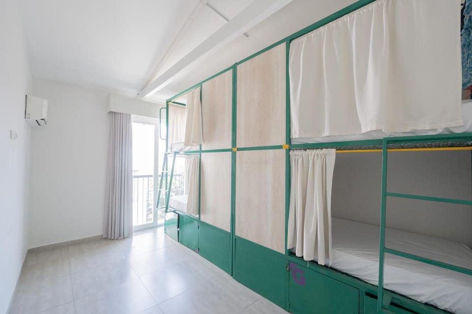 Bedroom, bunk bed