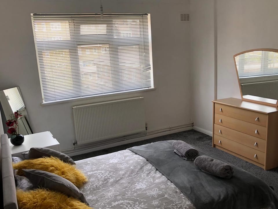 London Budget Maisonette Bed and Breakfast in London