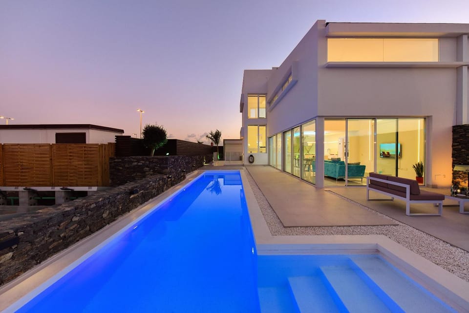 Property building, Pool view, Swimming pool