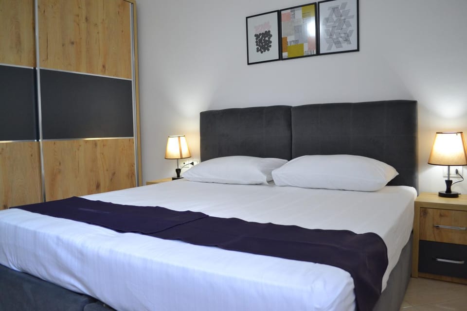 Seaview Gateway 2 Bedrooms Apartment & Private garage Apartment in Vlorë