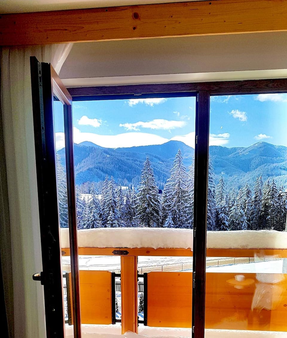View (from property/room), Balcony/Terrace, Mountain view