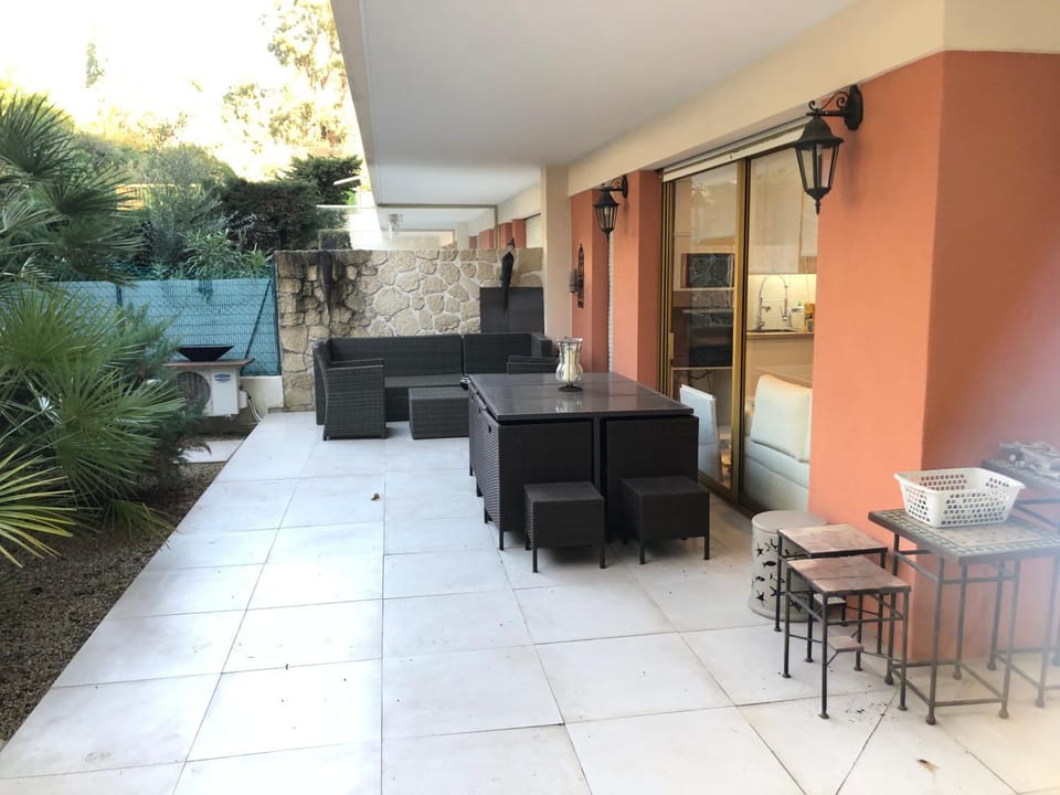 Luxe apartment center 6pers 300m2 privare garden Apartment in Cannes