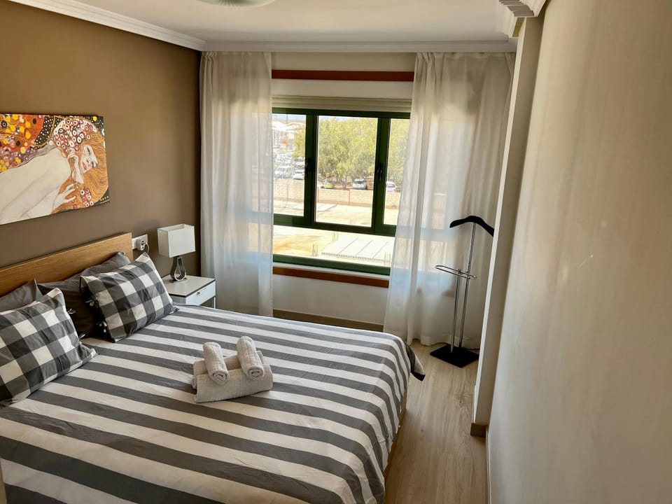 Bed, Photo of the whole room, towels
