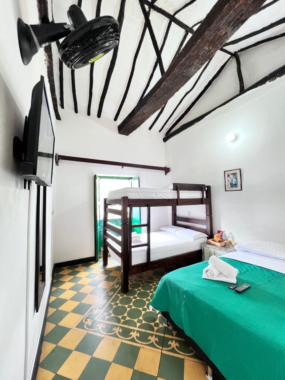 Restaurant/places to eat, Bed, Activities, Karaoke, TV and multimedia, Photo of the whole room, Bedroom, Landmark view, children, bunk bed, Parking, fireplace, locker, towels, wardrobe