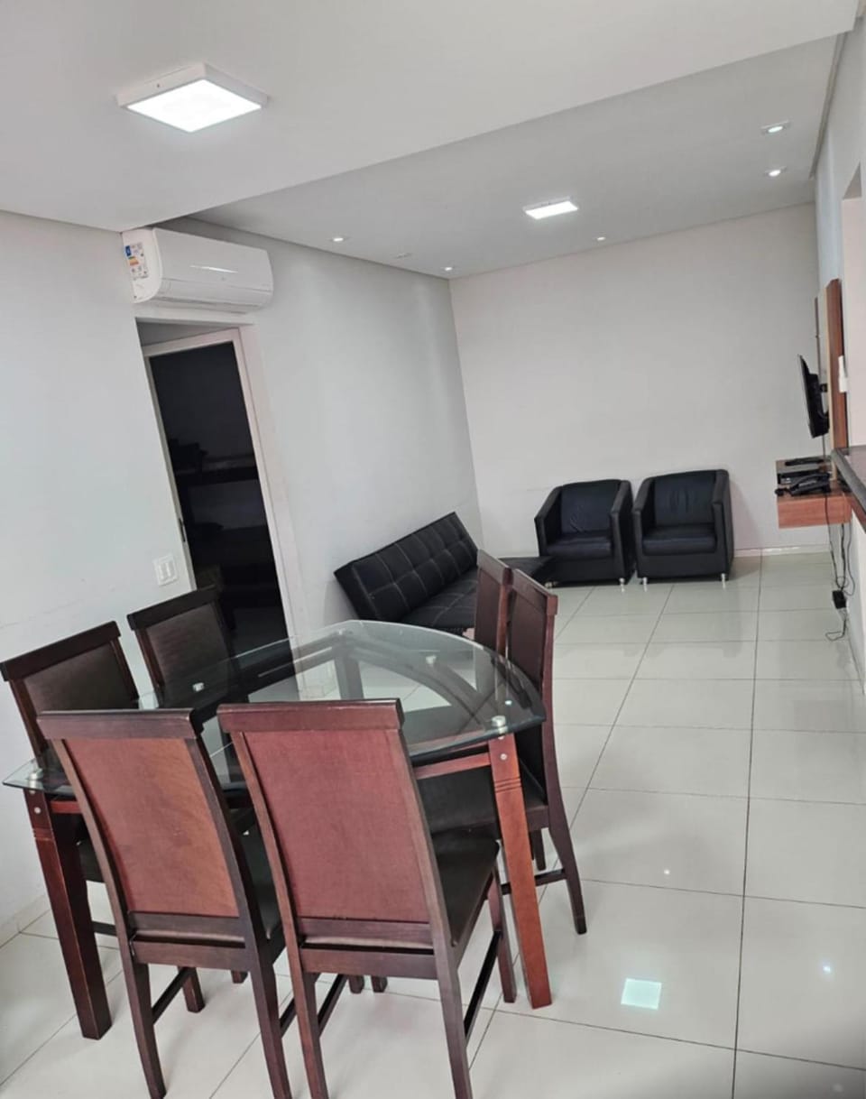 Pitangueiras 1 , 2 dormitórios, piscina climatizada, 100 m praia, duas vagas de garagem e Wi-Fi Apartment in State of São Paulo