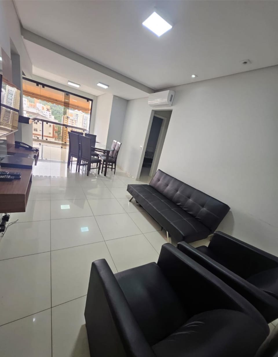 Pitangueiras 1 , 2 dormitórios, piscina climatizada, 100 m praia, duas vagas de garagem e Wi-Fi Apartment in State of São Paulo