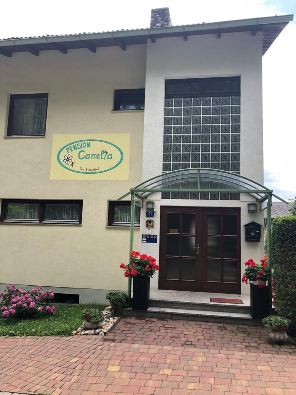 Facade/entrance
