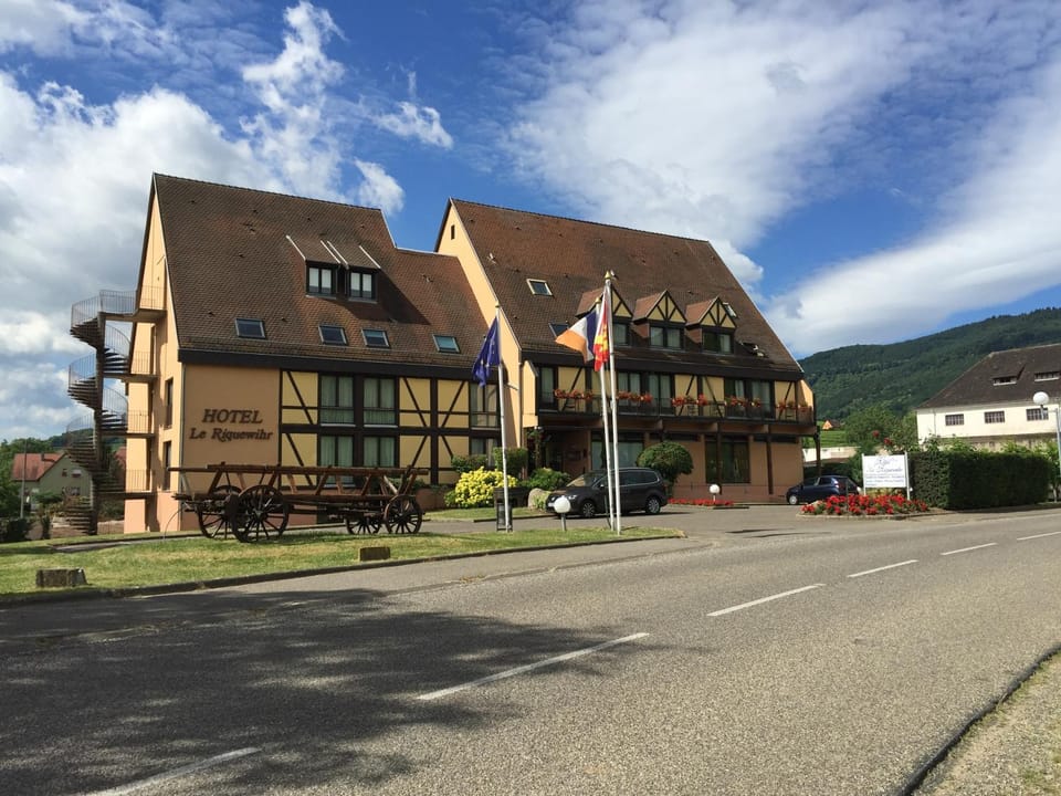 Property building, Facade/entrance