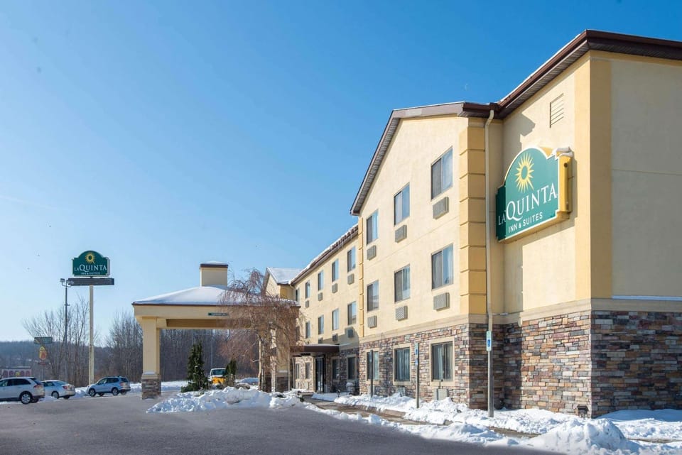 Property building, Day, On site, Time of day