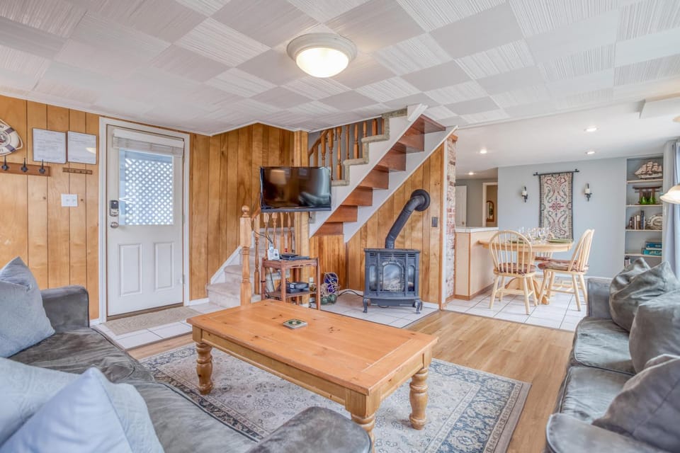 By The Sea House in Roads End