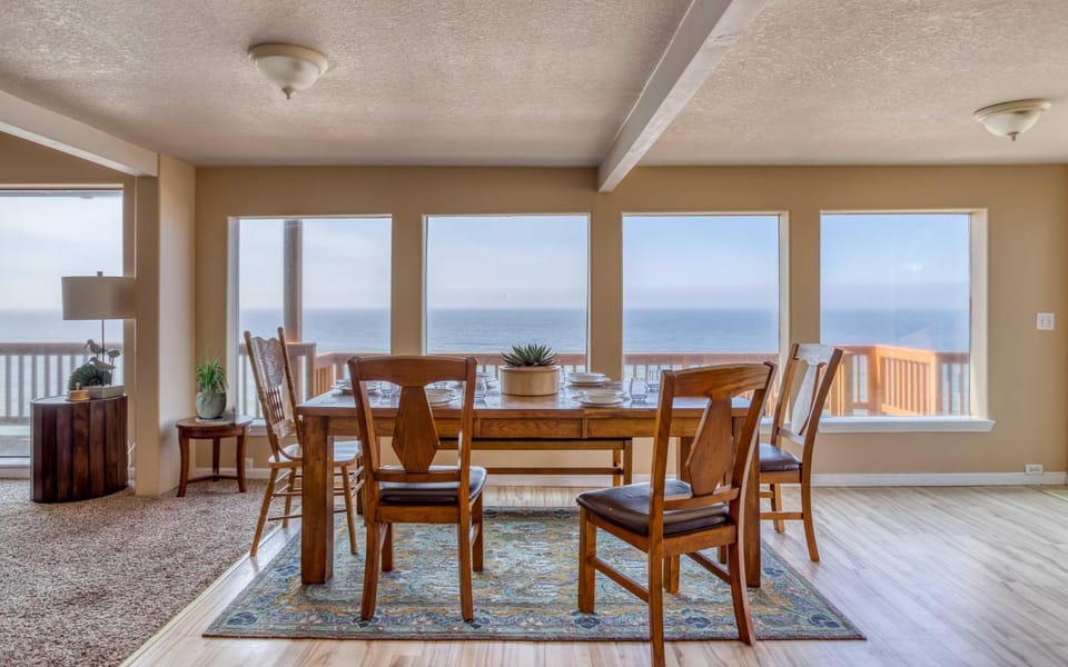 Anchors Aweigh House in Lincoln City