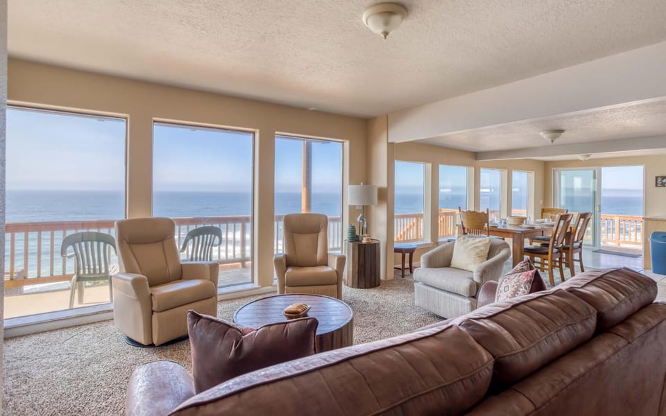 Anchors Aweigh House in Lincoln City