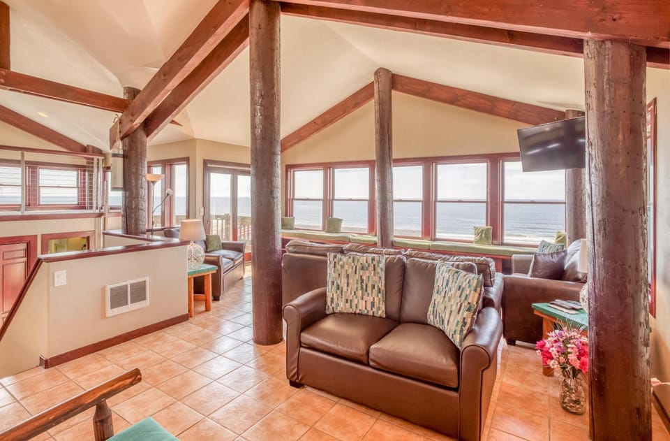 A Beach Treehouse House in Devils Lake