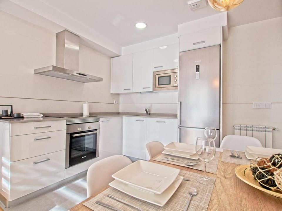 Kitchen or kitchenette, Dining area