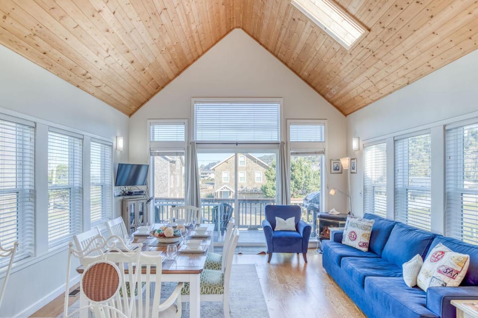 Seaview House in Roads End