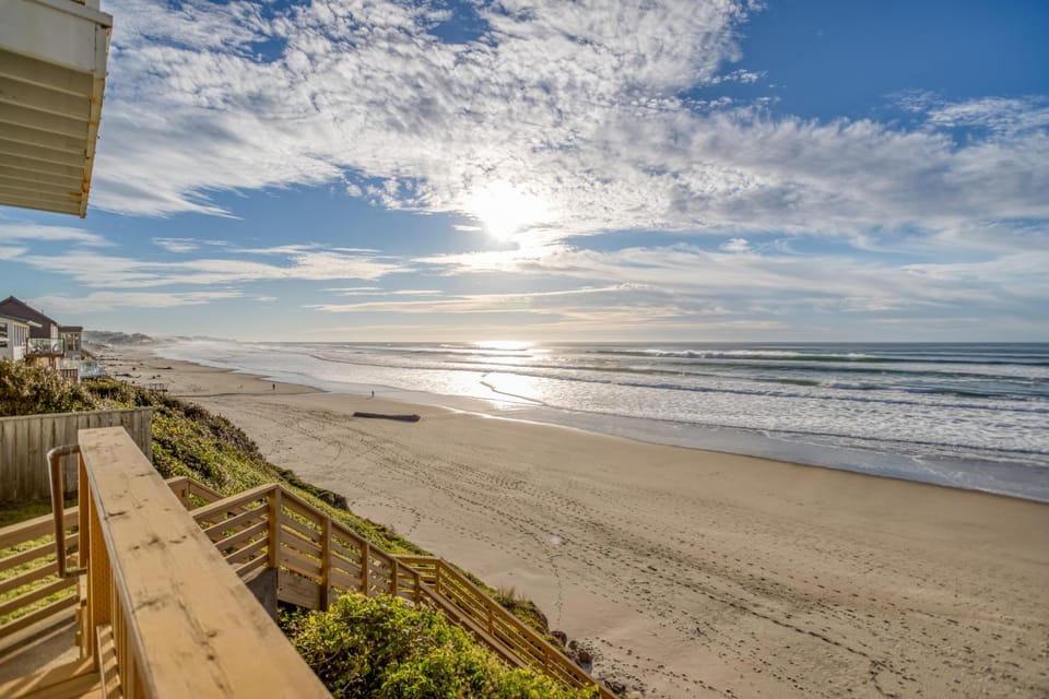 Wave Crest House in Lincoln City