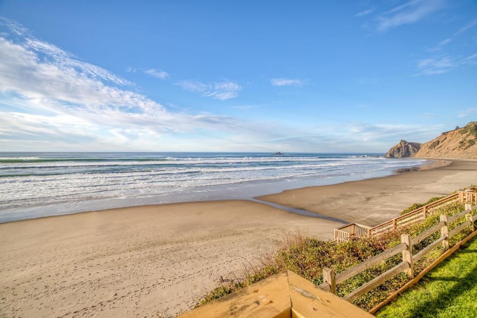 Wave Crest House in Lincoln City