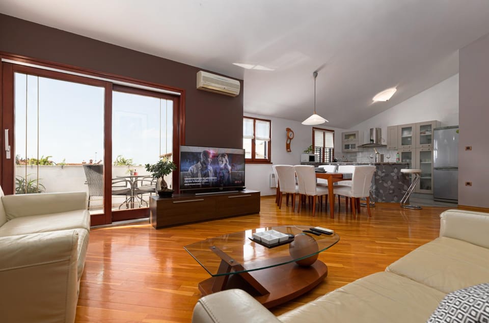 Living room, Dining area