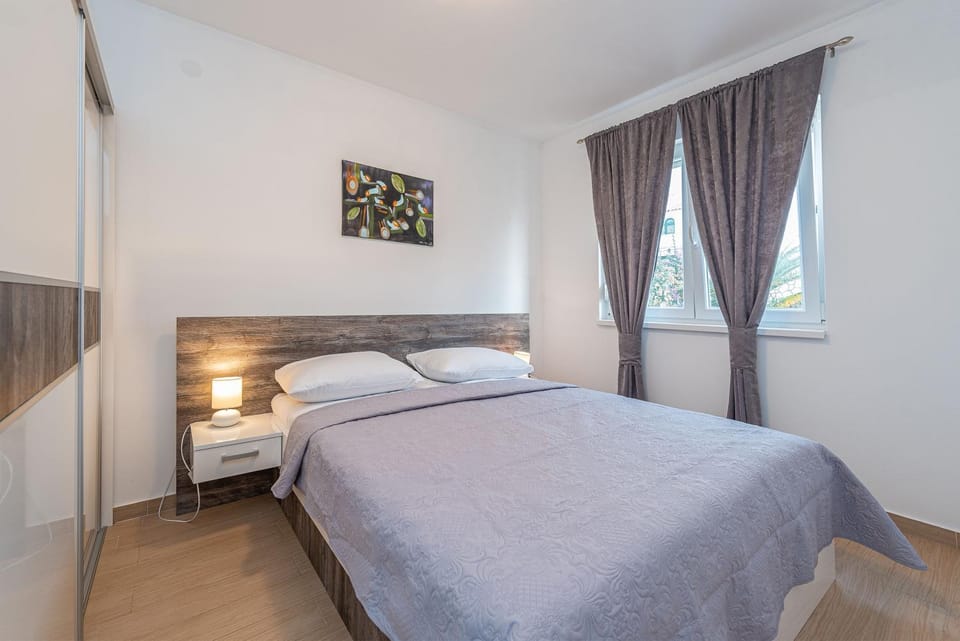 Star 1 modern & centrally ap for 4 Apartment in Novalja