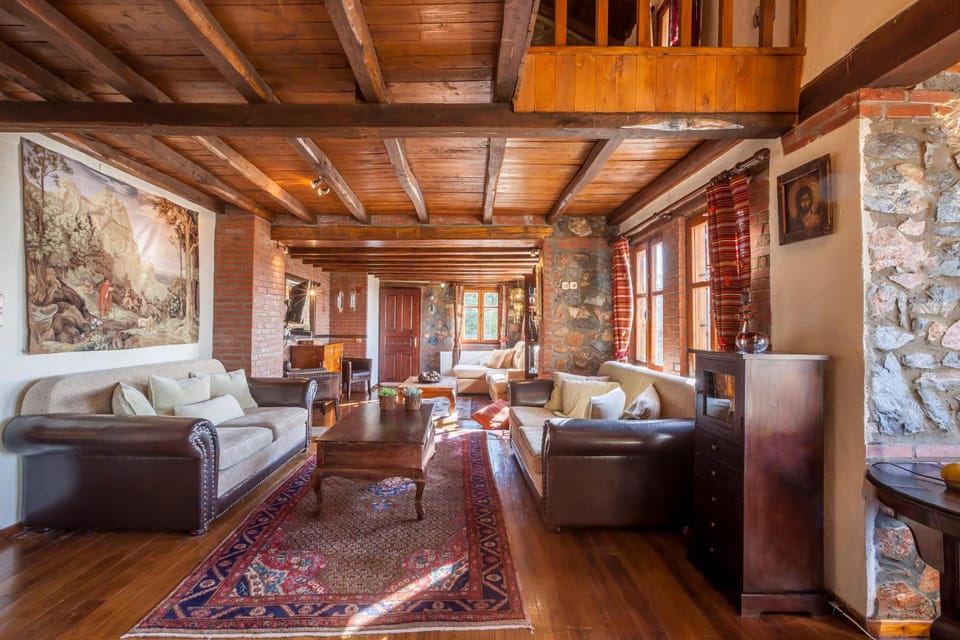 Natural landscape, TV and multimedia, Living room, Seating area, Garden view, Garden view, Lake view, Lake view, Mountain view, Mountain view