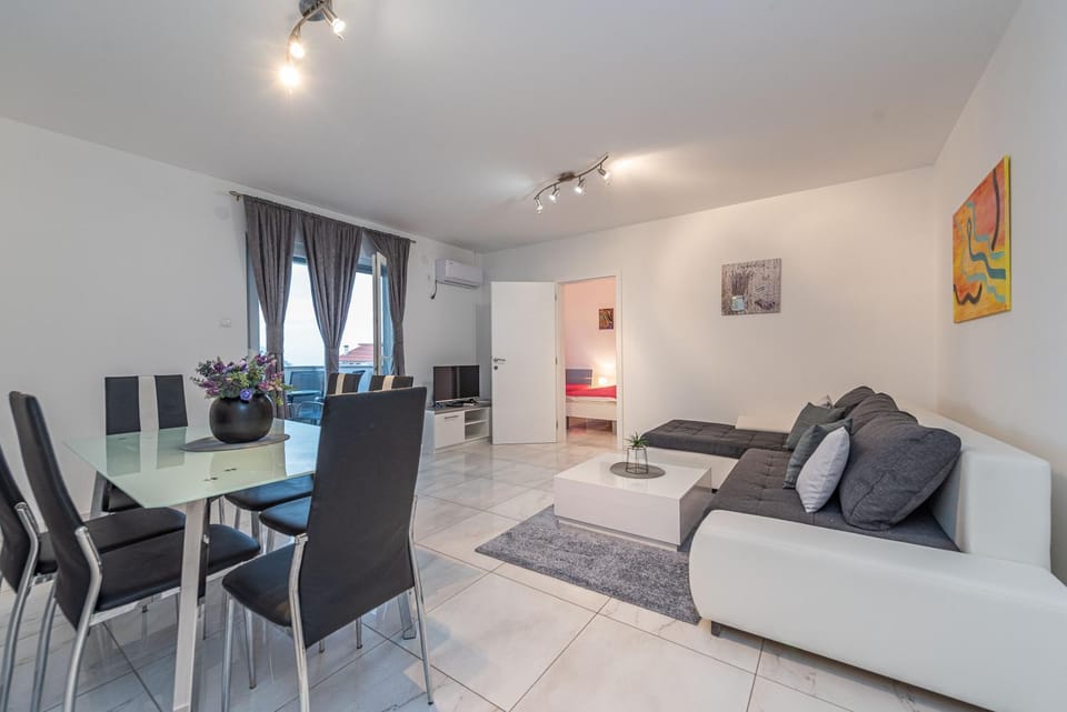 Star 6 modern & centrally ap for 6 Apartment in Novalja