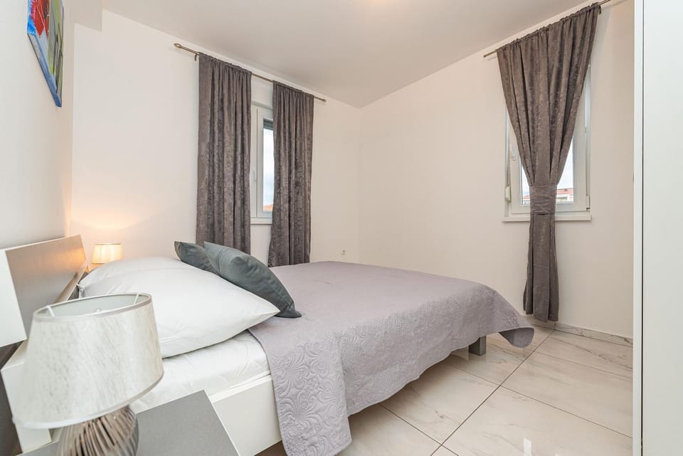 Star 6 modern & centrally ap for 6 Apartment in Novalja