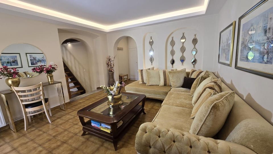 Living room, Seating area