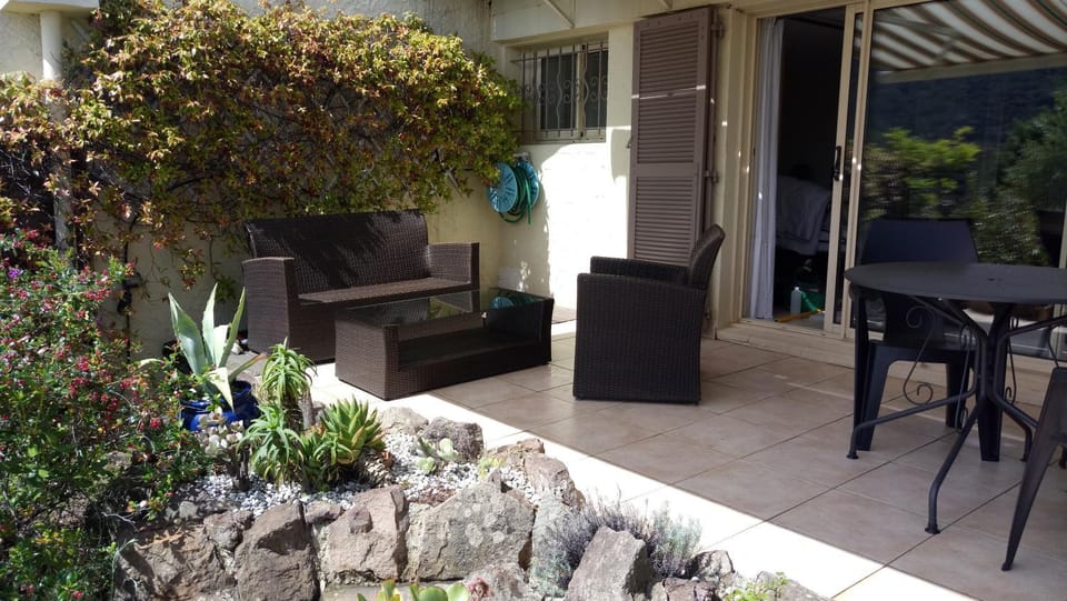 Shower, Toilet, Patio, Nearby landmark, Restaurant/places to eat, Natural landscape, Garden, Bathroom, TV and multimedia, View (from property/room), Balcony/Terrace, Kitchen or kitchenette, Living room, Dining area, Garden view, Swimming pool, Swimming pool, Swimming pool