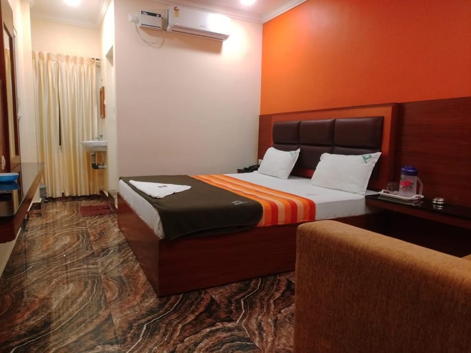 Bed, Photo of the whole room, air conditioner