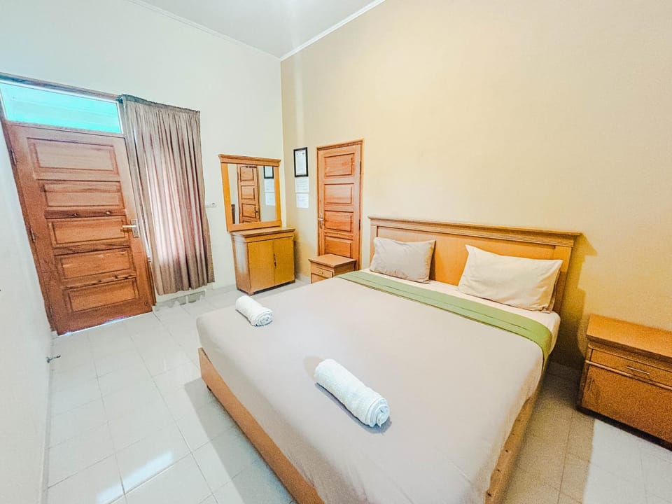 Bed, Photo of the whole room, Bedroom, towels, wardrobe