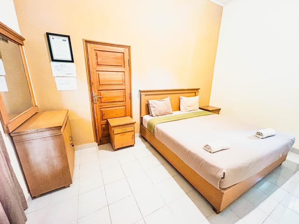 Bed, Photo of the whole room, Bedroom, towels, wardrobe