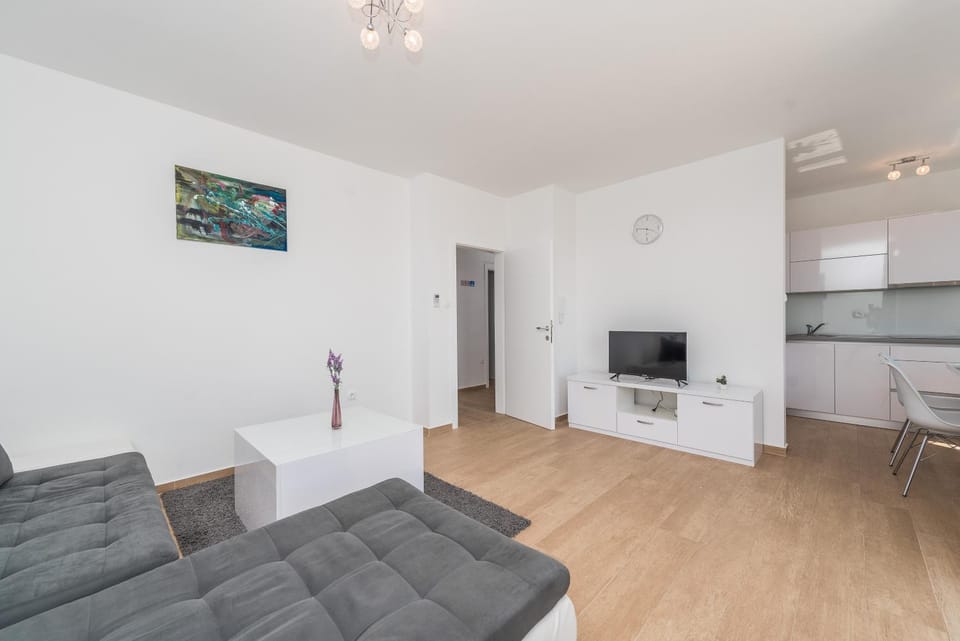 Andy modern & centrally located ap. for 6 with a pool Apartment in Novalja