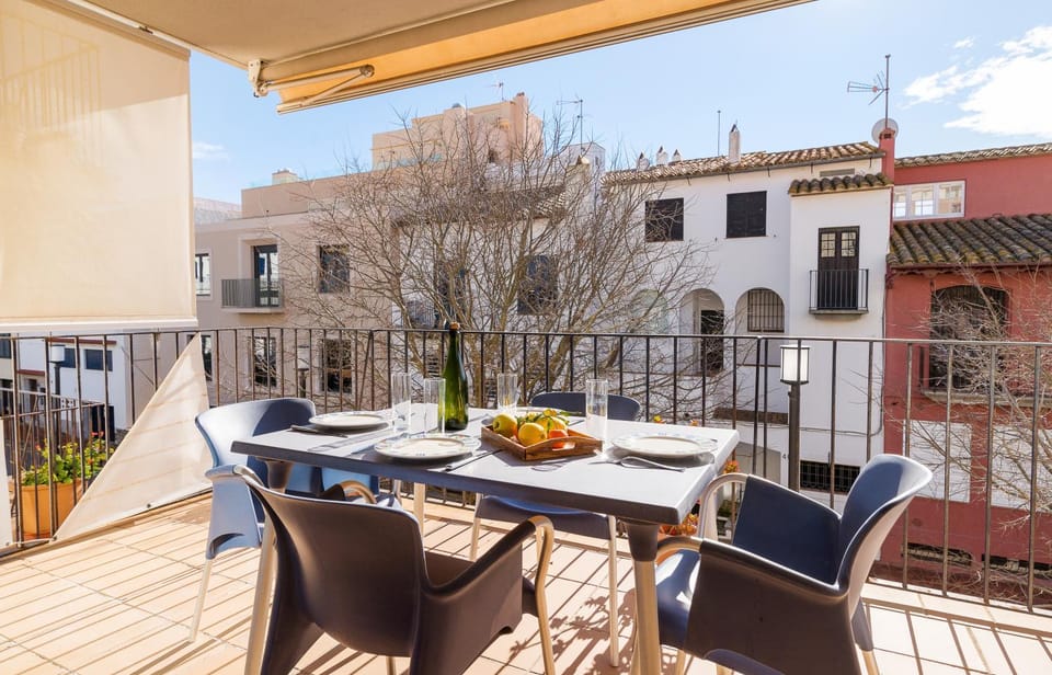 Property building, Day, View (from property/room), Balcony/Terrace, Balcony/Terrace, Seating area, Dining area