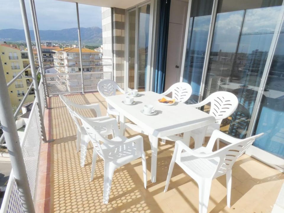 Bora 5-D Apartment in Roses