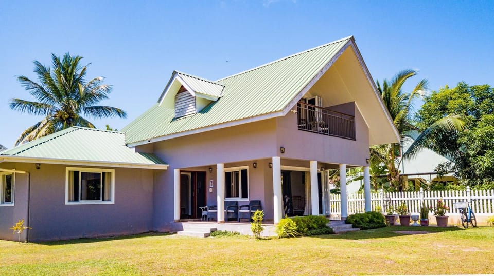 Property building, Day, Garden, Garden view