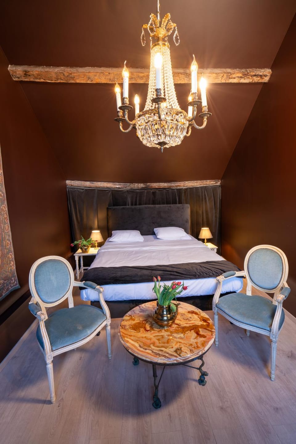 Bed, Photo of the whole room, Seating area, Bedroom