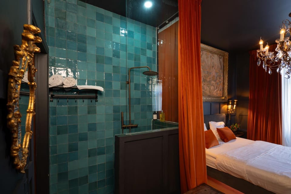 Shower, Bed, Bathroom, Bedroom, towels