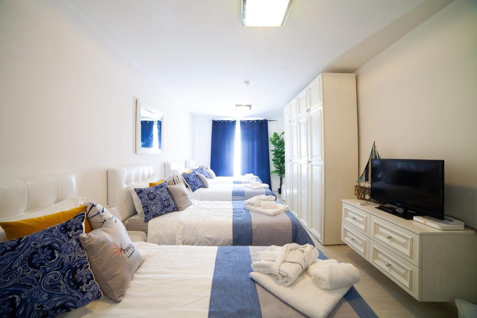 Photo of the whole room, Bedroom, locker