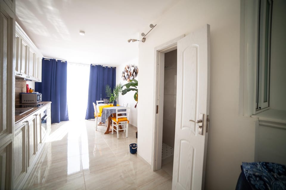 Living room, Dining area, kitchen