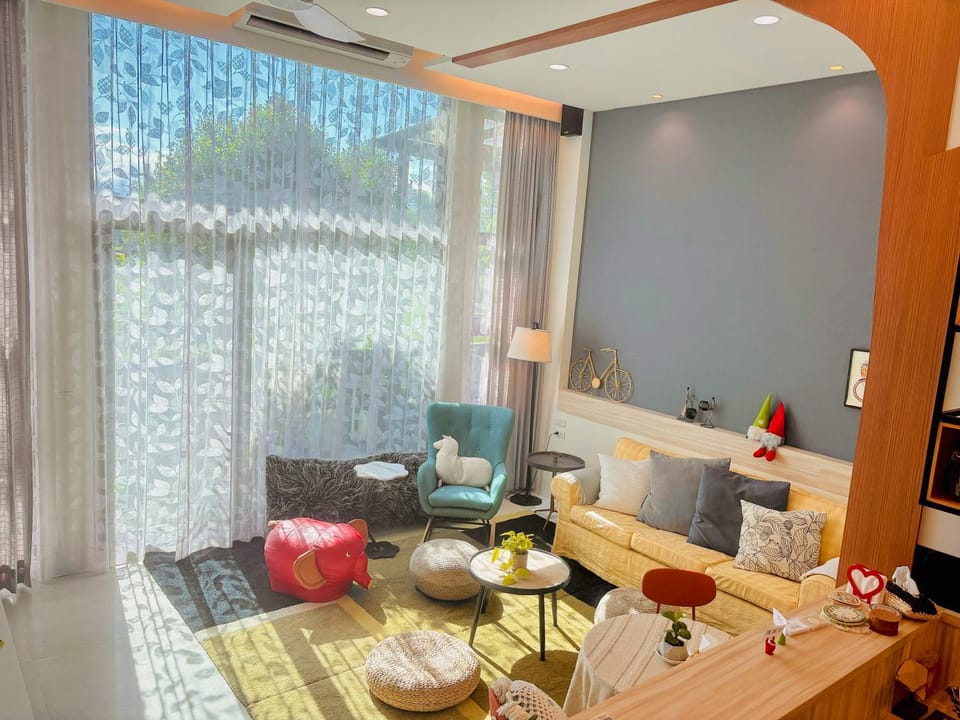 Living room, Seating area