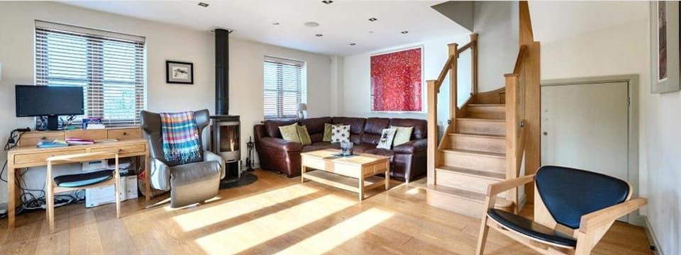 Communal lounge/ TV room, Living room, Seating area