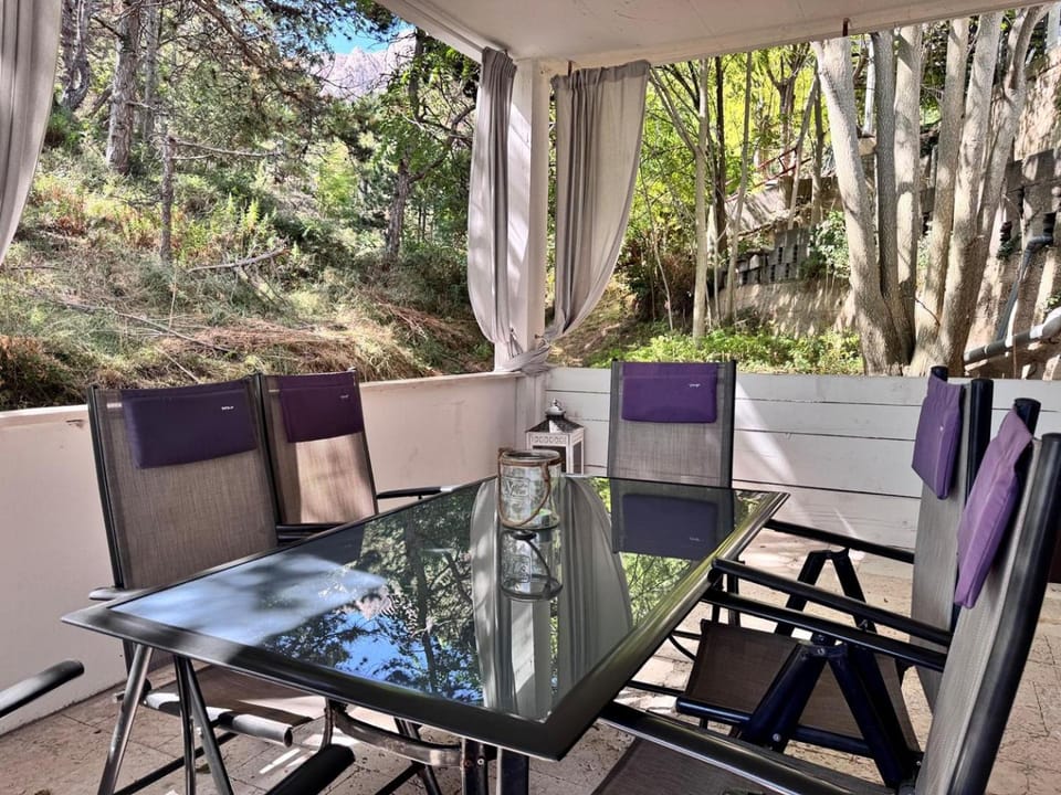Property building, Garden, Balcony/Terrace