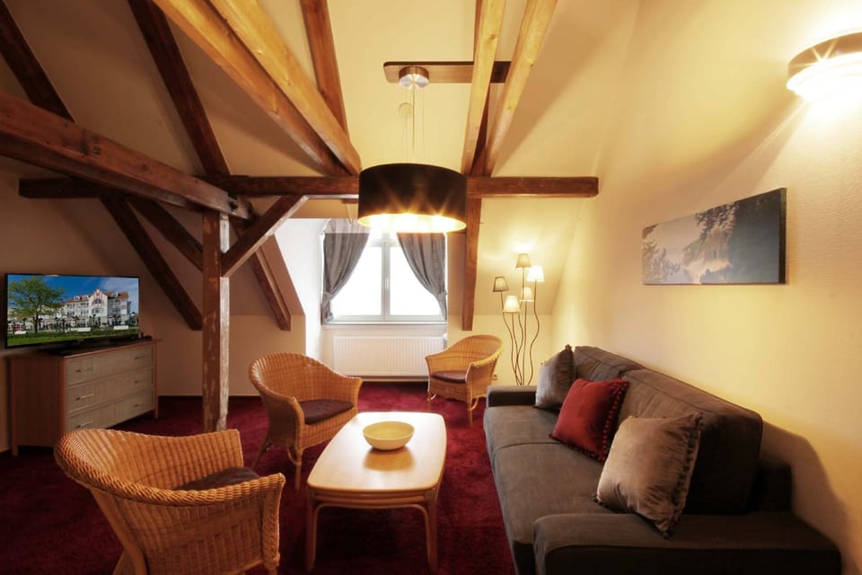 Toilet, Living room, Seating area