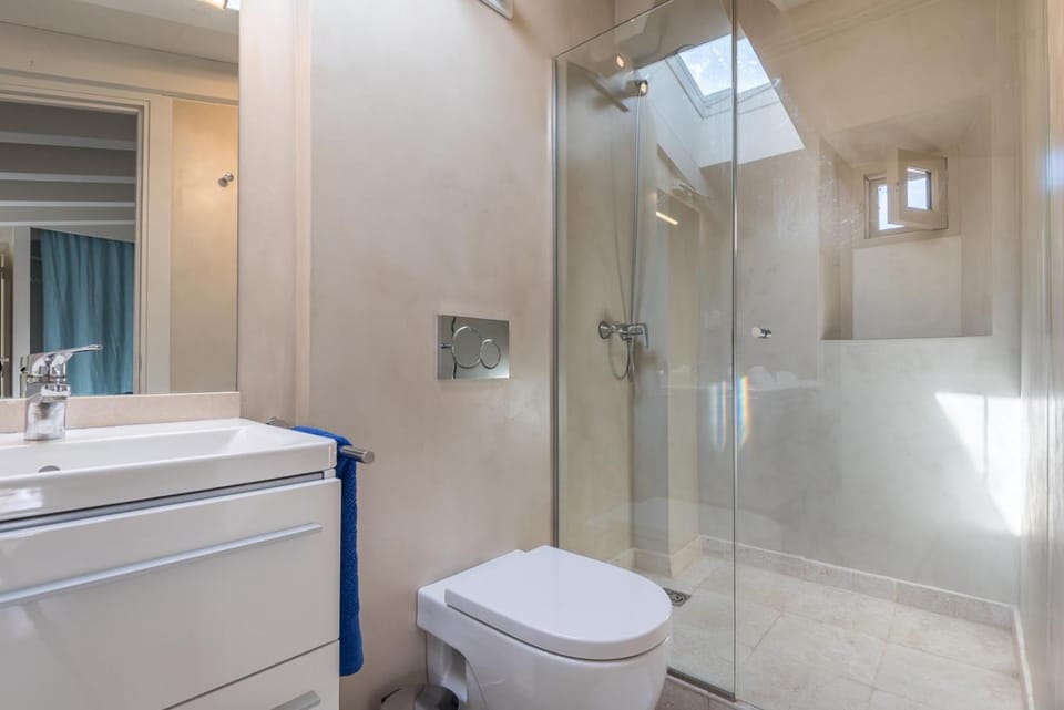 Shower, Toilet, Bathroom, towels
