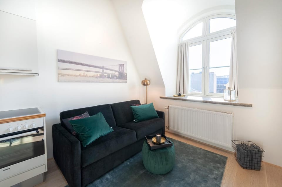 Kitchen or kitchenette, Seating area