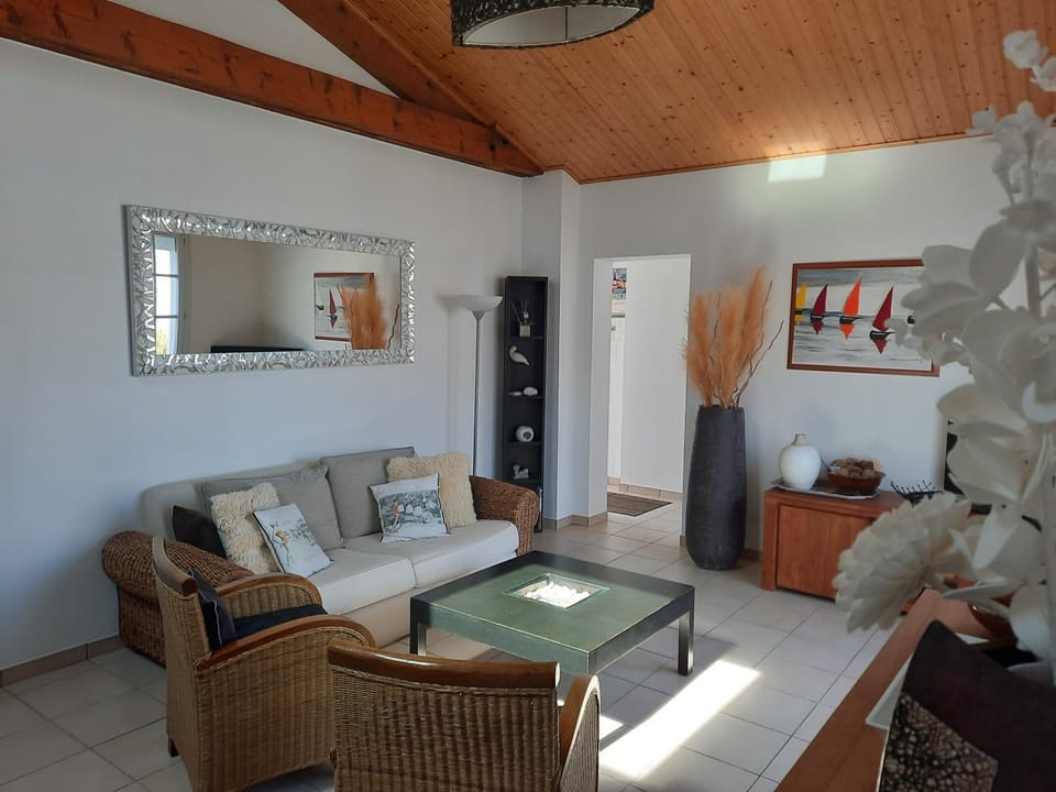 VILLA PRIVEE A 300M DE LA PLAGE House in Saint-Gilles-Croix-de-Vie