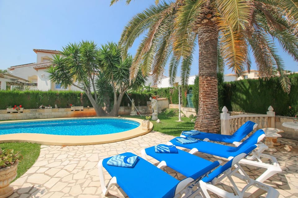 Garden, Garden view, Pool view, Swimming pool, sunbed