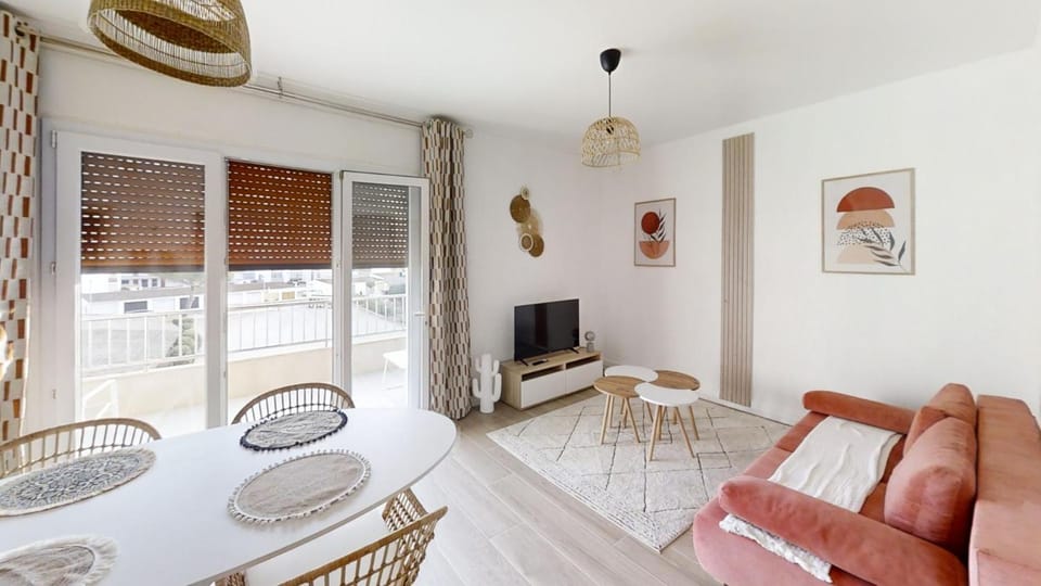 Communal lounge/ TV room, Living room, Dining area
